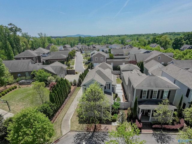 8 College Hill Circle NW, Huntsville, AL 35806