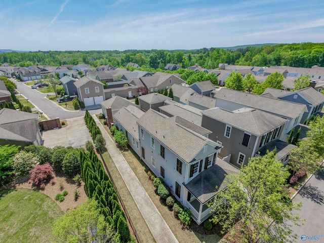 8 College Hill Circle NW, Huntsville, AL 35806