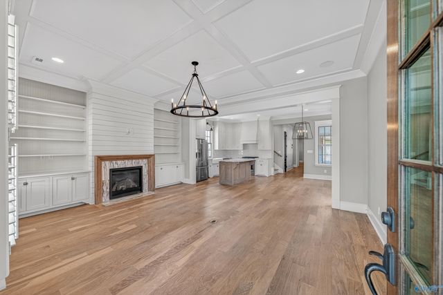 8 College Hill Circle NW, Huntsville, AL 35806