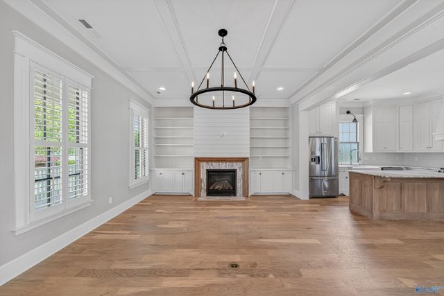 8 College Hill Circle NW, Huntsville, AL 35806