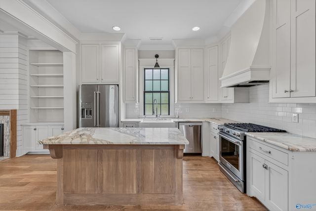 8 College Hill Circle NW, Huntsville, AL 35806