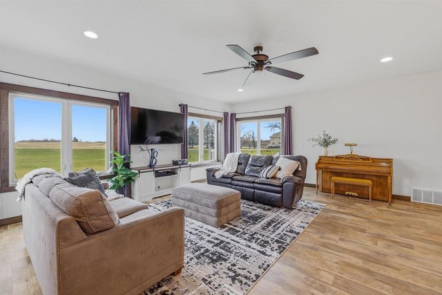 N6329 Tradewinds Circle, Beaver Dam, WI 53916