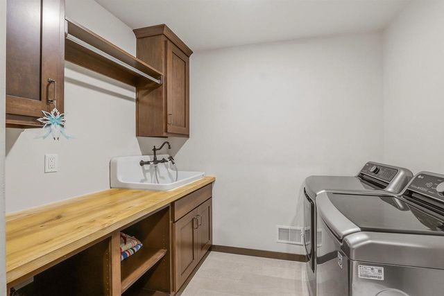 N6329 Tradewinds Circle, Beaver Dam, WI 53916