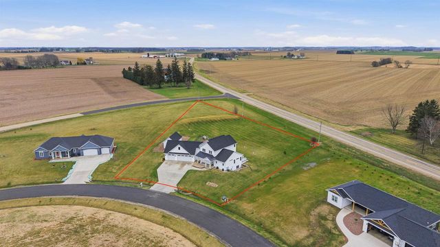 N6329 Tradewinds Circle, Beaver Dam, WI 53916