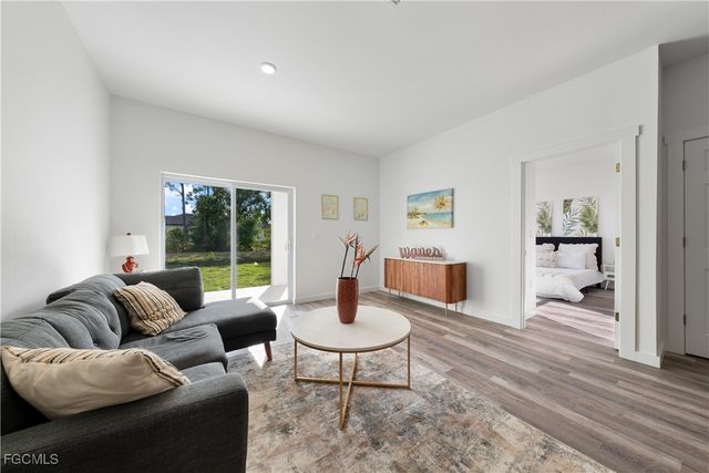 313-315 Ivan AVE S, Lehigh Acres, FL 33973