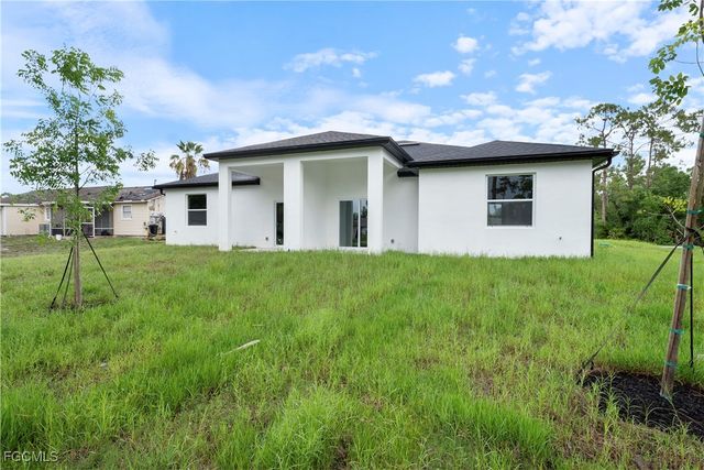 313-315 Ivan AVE S, Lehigh Acres, FL 33973