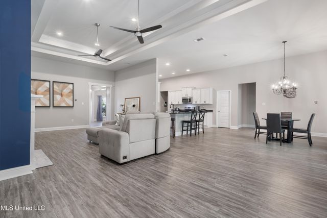 6594 Sugarcane Circle, Ocean Springs, MS 39564