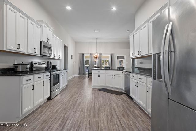 6594 Sugarcane Circle, Ocean Springs, MS 39564