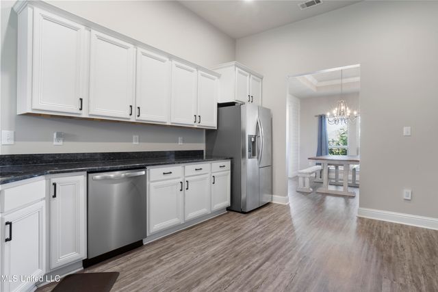 6594 Sugarcane Circle, Ocean Springs, MS 39564