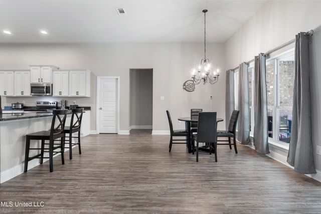6594 Sugarcane Circle, Ocean Springs, MS 39564