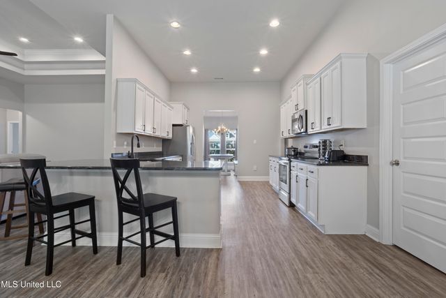 6594 Sugarcane Circle, Ocean Springs, MS 39564