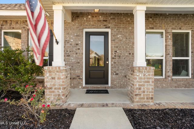 6594 Sugarcane Circle, Ocean Springs, MS 39564