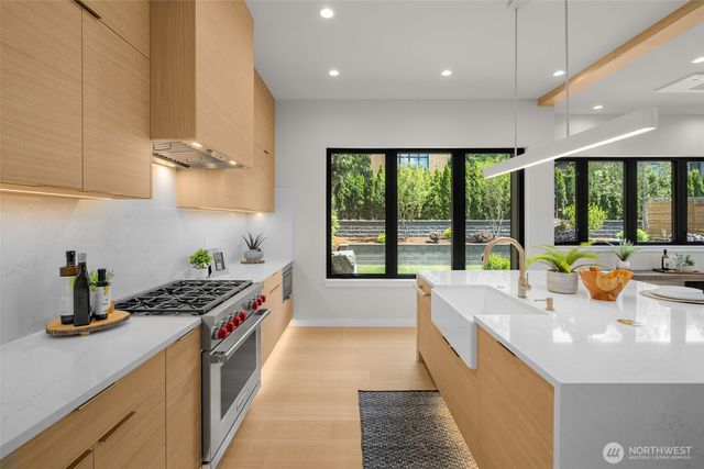 2728 63rd Avenue SE, Mercer Island, WA 98040