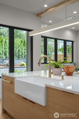 2728 63rd Avenue SE, Mercer Island, WA 98040