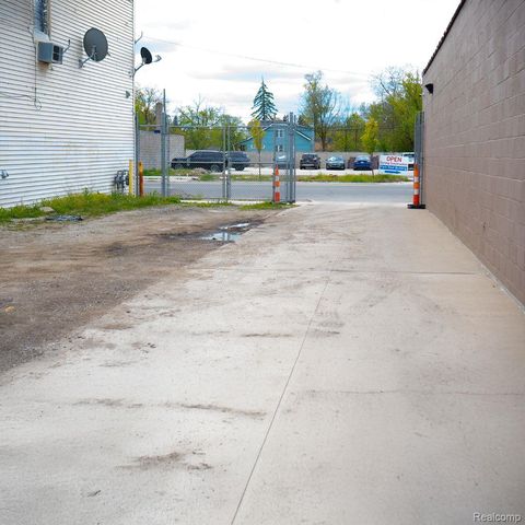 19510 W Warren Avenue, Detroit, MI 48228