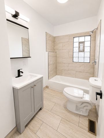5527 S loomis Boulevard, Chicago, IL 60636