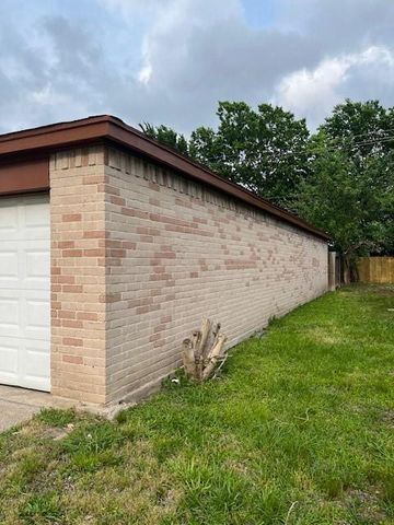8610 Flower Path Street, Houston, TX 77044