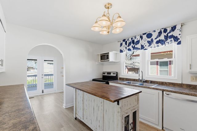 229 N Chautauqua Ave, Wichita, KS 67214