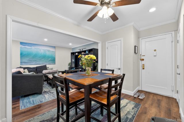 8 Wooleys Lane Apt B12, Great Neck, NY 11023