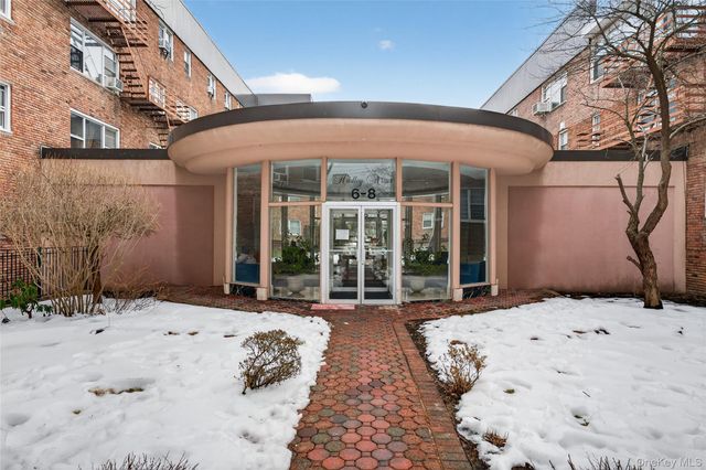 8 Wooleys Lane Apt B12, Great Neck, NY 11023