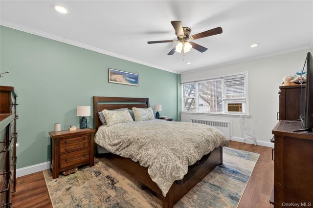 8 Wooleys Lane Apt B12, Great Neck, NY 11023