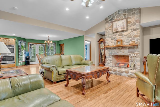 14 Oak Street, Wallingford, CT 06492