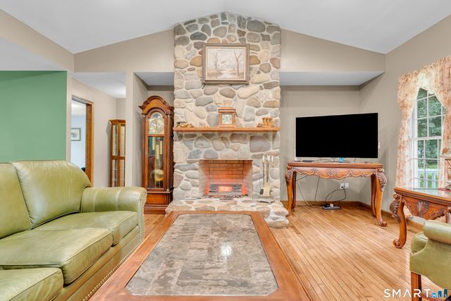 14 Oak Street, Wallingford, CT 06492