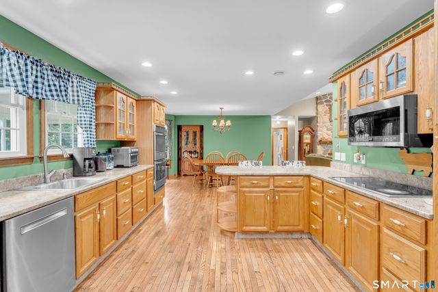 14 Oak Street, Wallingford, CT 06492