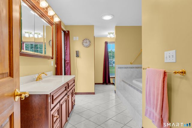 14 Oak Street, Wallingford, CT 06492
