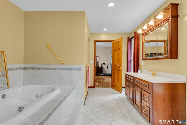 14 Oak Street, Wallingford, CT 06492