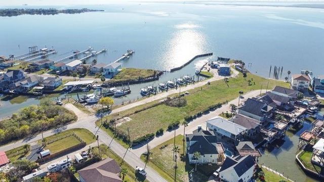 1212 Aqua Way Drive, Dickinson, TX 77539