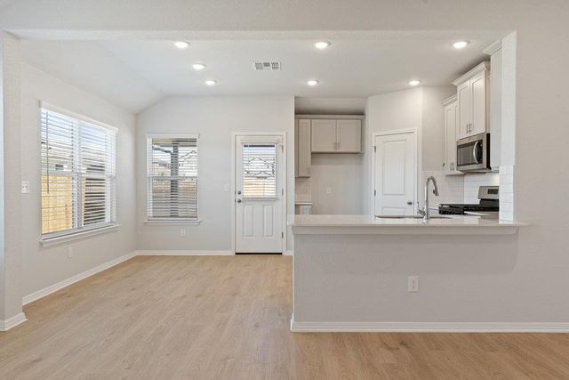 280 Pale Horse BND, Buda, TX 78610