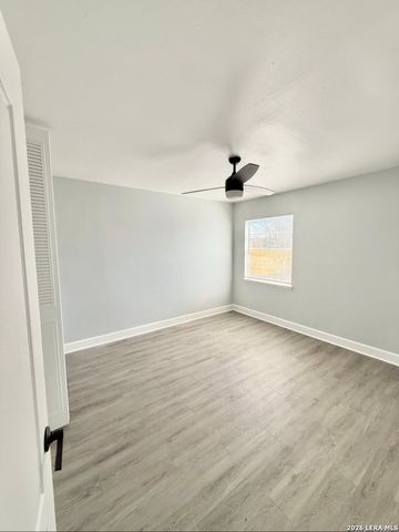 5846 CASTLE LK, San Antonio, TX 78218
