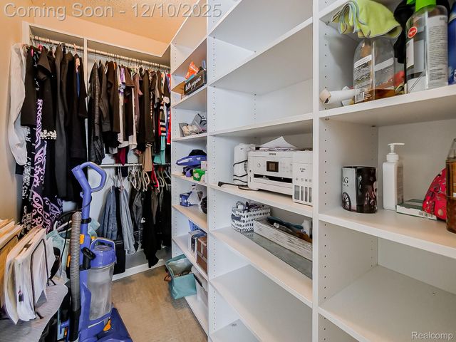 41399 Belden Circle, Novi, MI 48377