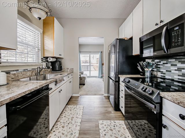 41399 Belden Circle, Novi, MI 48377