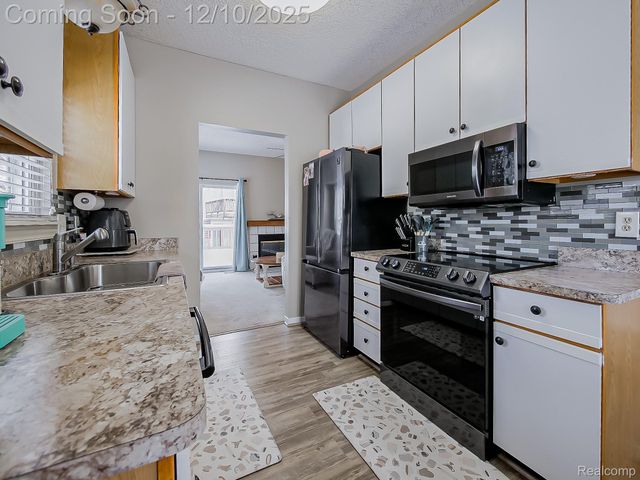 41399 Belden Circle, Novi, MI 48377