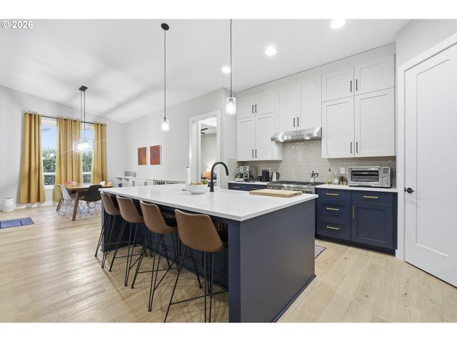 7446 Sw 80TH Ter, Portland, OR 97223