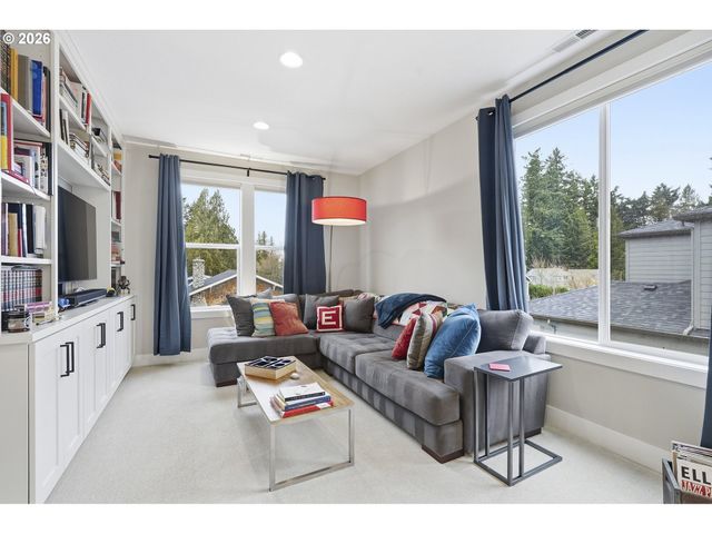 7446 Sw 80TH Ter, Portland, OR 97223