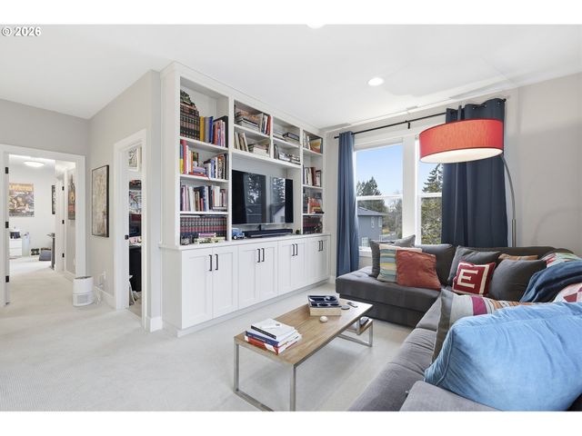 7446 Sw 80TH Ter, Portland, OR 97223