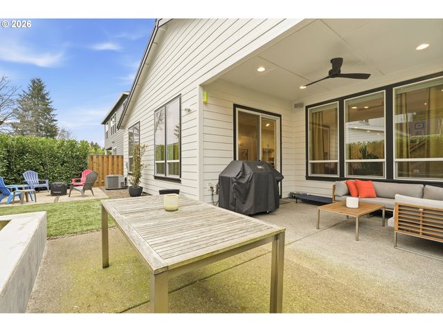 7446 Sw 80TH Ter, Portland, OR 97223