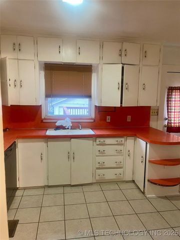 208 S College Avenue E, Tulsa, OK 74104