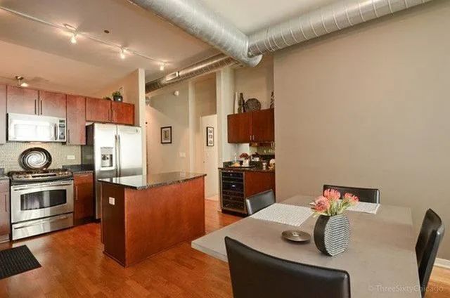 700 N Larrabee Street 2013, Chicago, IL 60654