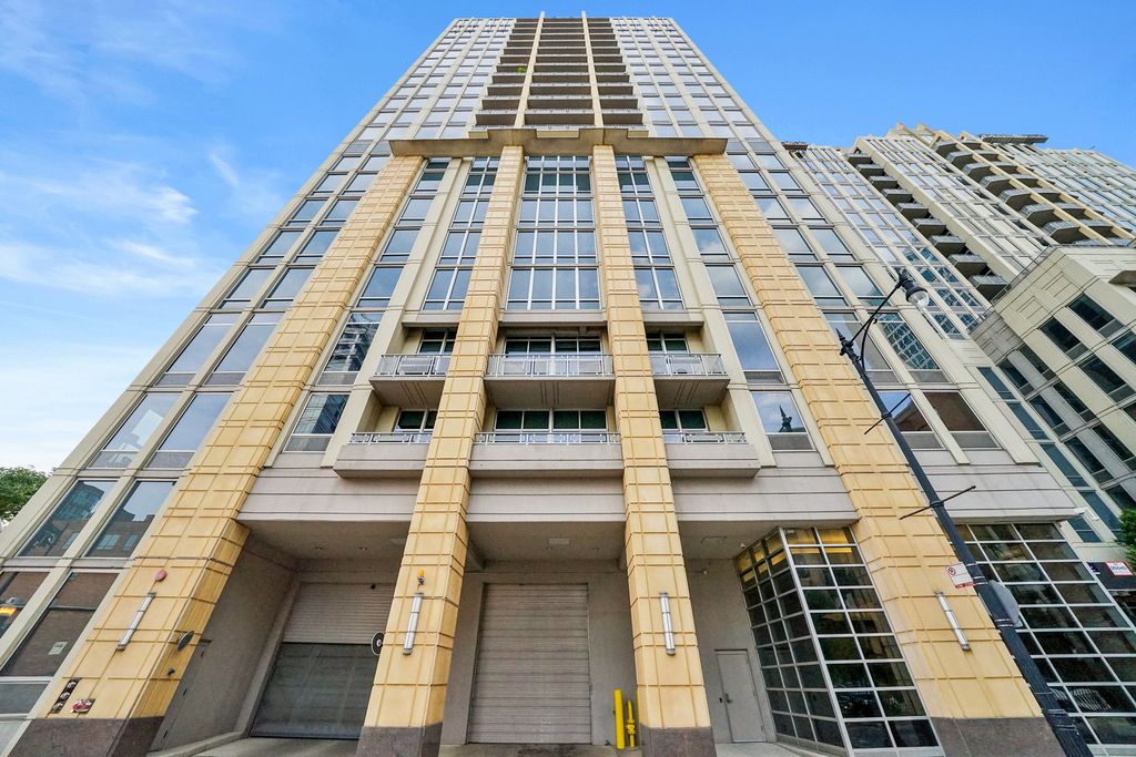 700 N Larrabee Street 2013, Chicago, IL 60654