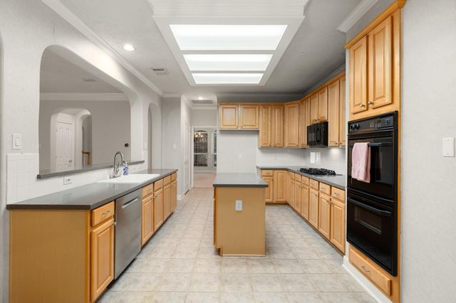 15 Snowbell Place, The Woodlands, TX 77381