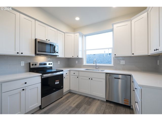 11191 Se STARK St, Portland, OR 97216