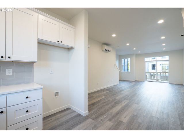 11191 Se STARK St, Portland, OR 97216