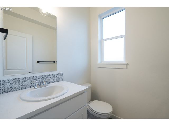 11191 Se STARK St, Portland, OR 97216