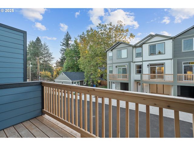 11191 Se STARK St, Portland, OR 97216