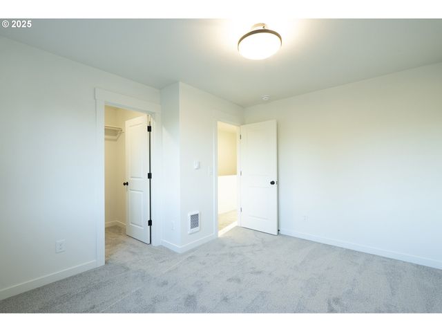 11191 Se STARK St, Portland, OR 97216