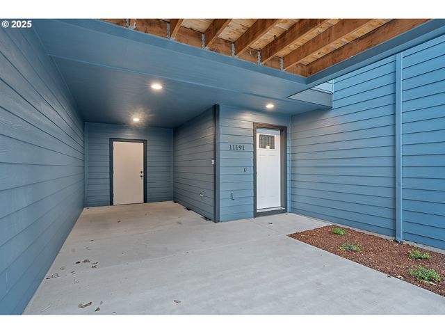 11191 Se STARK St, Portland, OR 97216